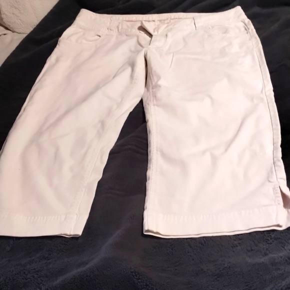 American Eagle Outfitters Pants - American Eagle white capris